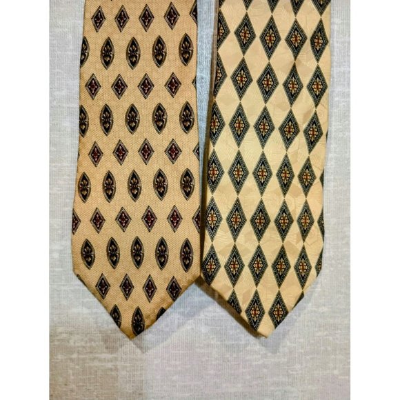 2 ROUNDTREE & YORKE MENS TIES 4 X 59 Multi color very nice in great condition. - Picture 2 of 6